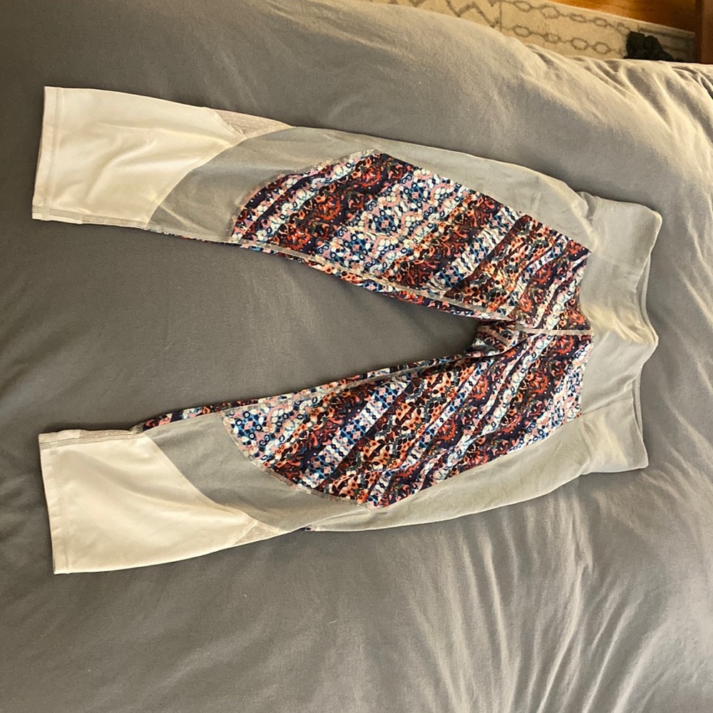Size medium like new Athleta leggings! Very very good condition. Size M